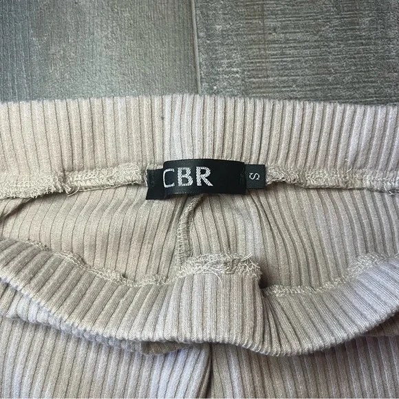 Small Ribbed Tan Pants - Picture 3 of 3